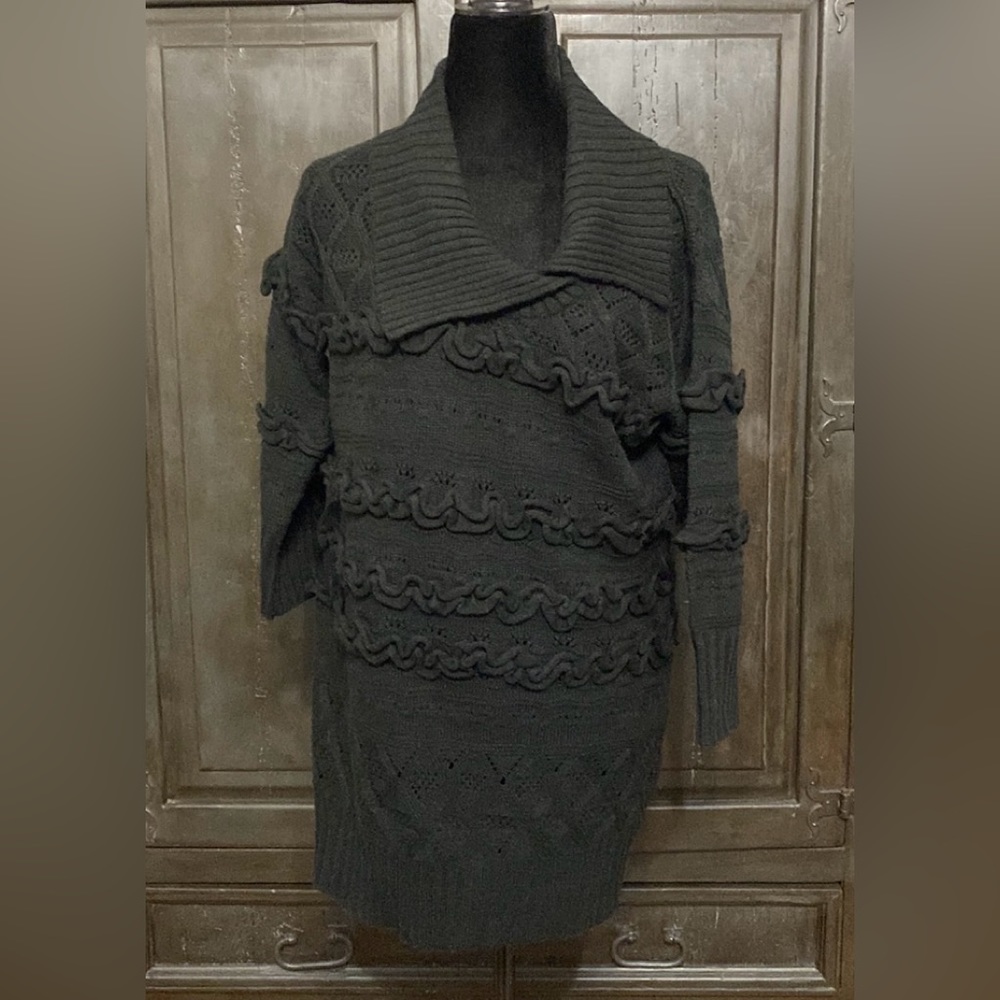 Passion Concept ❤️blk o/s sweater. Size Large